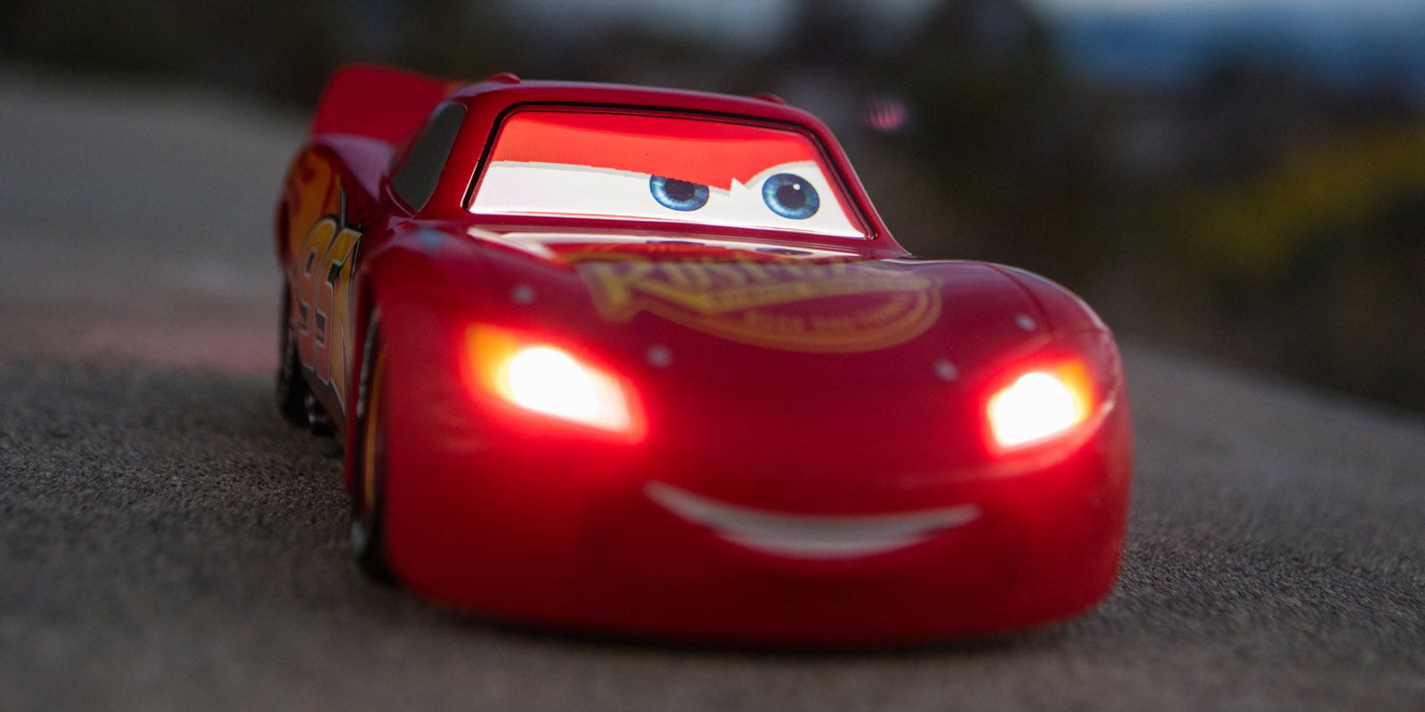 Carro Rayo McQueen A Control Remoto 3D PANTALLA